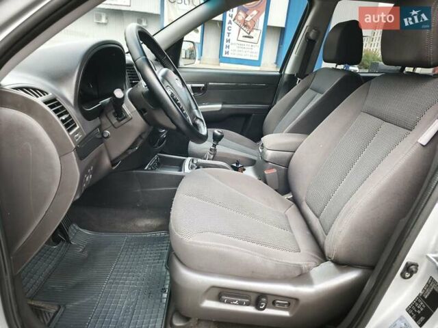 Серый Хендай Санта Фе, объемом двигателя 2.2 л и пробегом 258 тыс. км за 11450 $, фото 5 на Automoto.ua
