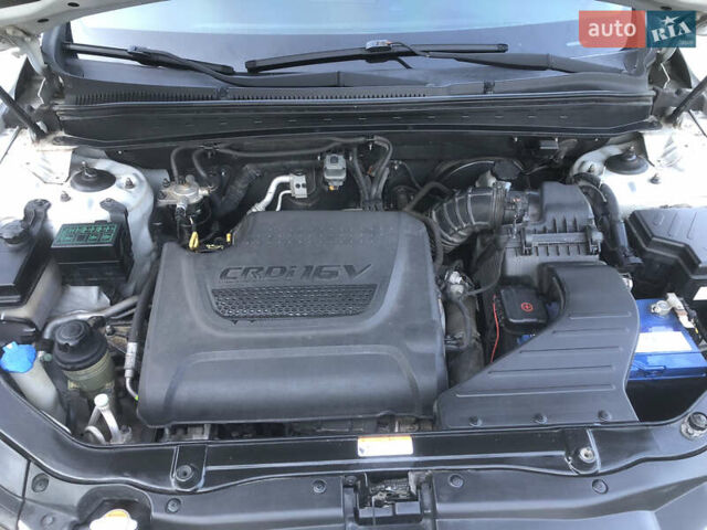 Серый Хендай Санта Фе, объемом двигателя 2.2 л и пробегом 265 тыс. км за 12500 $, фото 8 на Automoto.ua