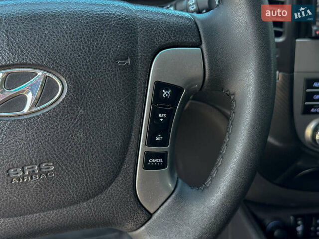 Серый Хендай Санта Фе, объемом двигателя 2.2 л и пробегом 229 тыс. км за 11900 $, фото 71 на Automoto.ua