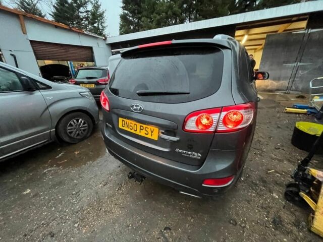 Серый Хендай Санта Фе, объемом двигателя 2.2 л и пробегом 120 тыс. км за 3500 $, фото 3 на Automoto.ua