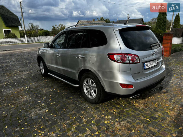 Серый Хендай Санта Фе, объемом двигателя 2.2 л и пробегом 235 тыс. км за 12900 $, фото 6 на Automoto.ua