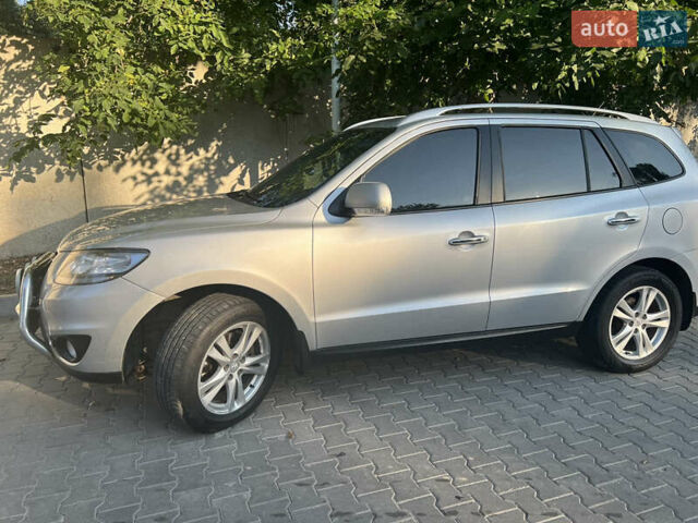 Серый Хендай Санта Фе, объемом двигателя 2.2 л и пробегом 265 тыс. км за 12500 $, фото 4 на Automoto.ua
