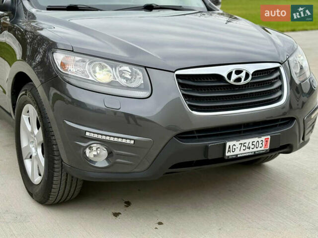 Серый Хендай Санта Фе, объемом двигателя 2.2 л и пробегом 193 тыс. км за 14900 $, фото 5 на Automoto.ua