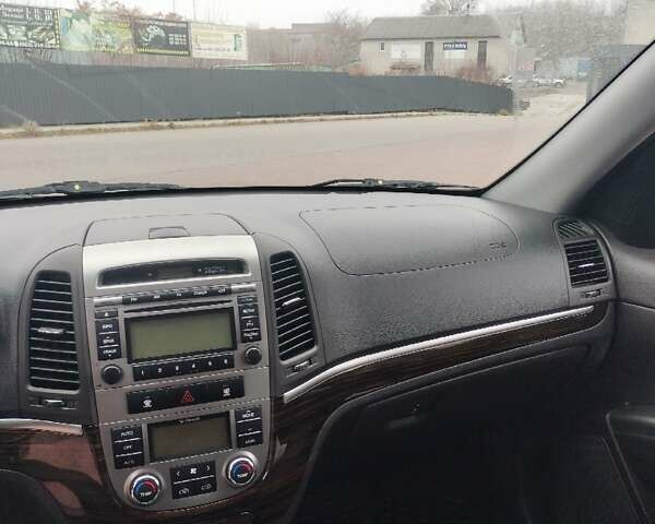 Серый Хендай Санта Фе, объемом двигателя 2.36 л и пробегом 140 тыс. км за 9900 $, фото 12 на Automoto.ua