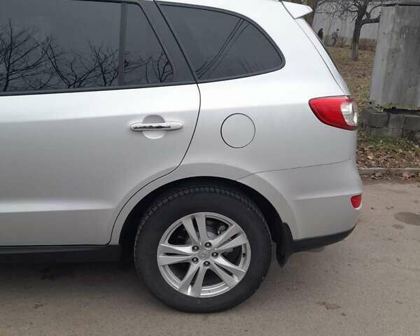 Сірий Хендай Санта Фе, об'ємом двигуна 2.2 л та пробігом 278 тис. км за 12500 $, фото 6 на Automoto.ua