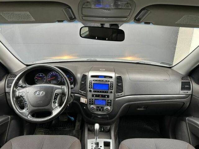 Серый Хендай Санта Фе, объемом двигателя 2.2 л и пробегом 219 тыс. км за 4300 $, фото 6 на Automoto.ua