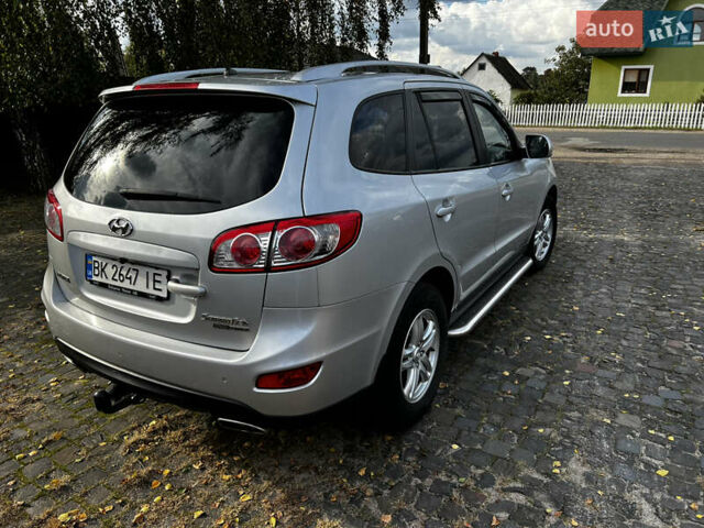 Серый Хендай Санта Фе, объемом двигателя 2.2 л и пробегом 235 тыс. км за 12900 $, фото 7 на Automoto.ua