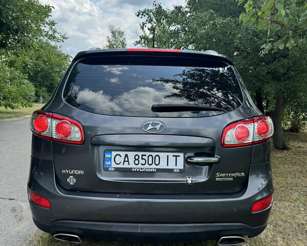 Серый Хендай Санта Фе, объемом двигателя 2.4 л и пробегом 226 тыс. км за 11700 $, фото 8 на Automoto.ua