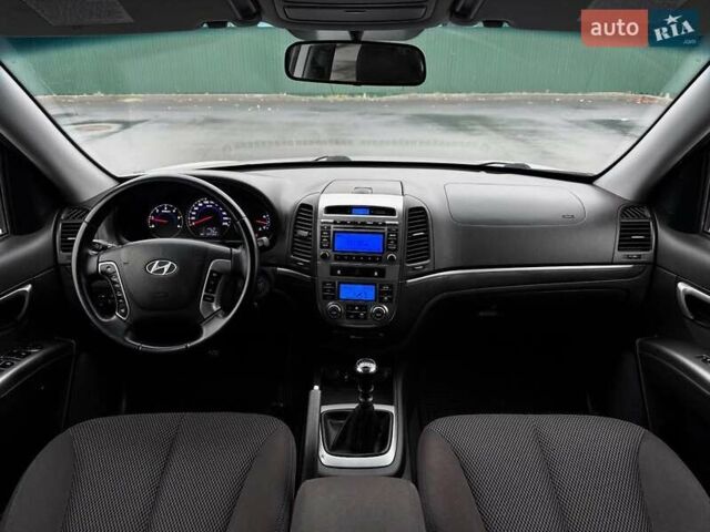 Серый Хендай Санта Фе, объемом двигателя 2.2 л и пробегом 260 тыс. км за 11800 $, фото 9 на Automoto.ua