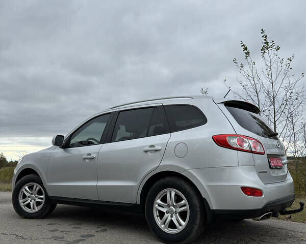 Серый Хендай Санта Фе, объемом двигателя 2.2 л и пробегом 262 тыс. км за 12500 $, фото 6 на Automoto.ua