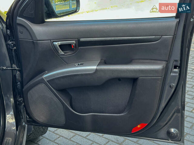 Серый Хендай Санта Фе, объемом двигателя 2.2 л и пробегом 229 тыс. км за 11900 $, фото 102 на Automoto.ua