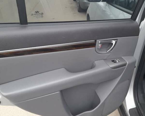 Сірий Хендай Санта Фе, об'ємом двигуна 2.2 л та пробігом 278 тис. км за 12500 $, фото 14 на Automoto.ua