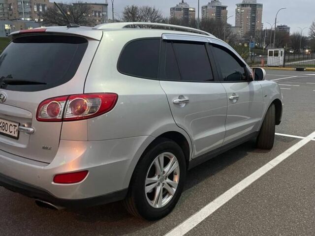 Серый Хендай Санта Фе, объемом двигателя 2 л и пробегом 270 тыс. км за 12000 $, фото 4 на Automoto.ua