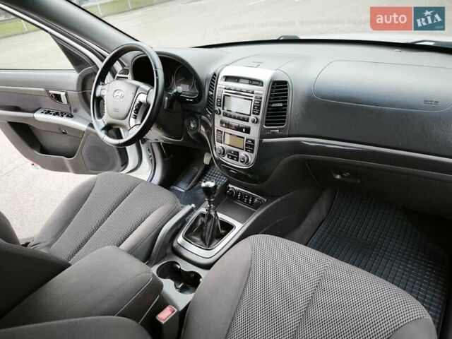 Серый Хендай Санта Фе, объемом двигателя 2.2 л и пробегом 258 тыс. км за 11450 $, фото 22 на Automoto.ua