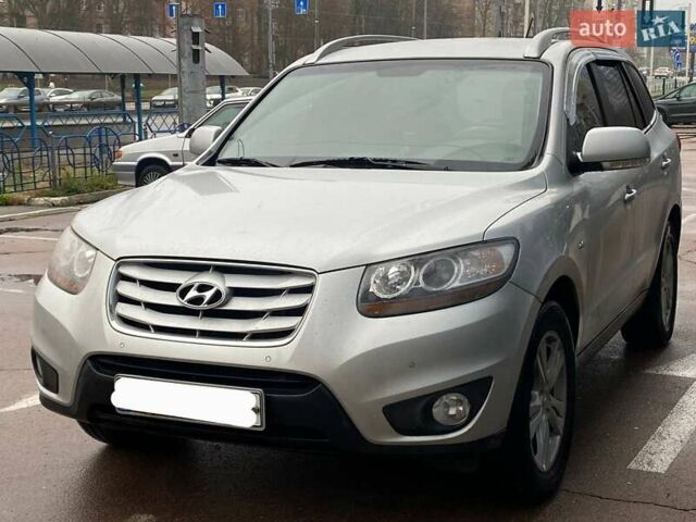 Серый Хендай Санта Фе, объемом двигателя 2 л и пробегом 270 тыс. км за 11900 $, фото 1 на Automoto.ua
