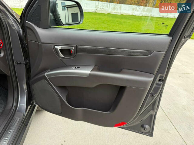Серый Хендай Санта Фе, объемом двигателя 2.2 л и пробегом 193 тыс. км за 14900 $, фото 14 на Automoto.ua