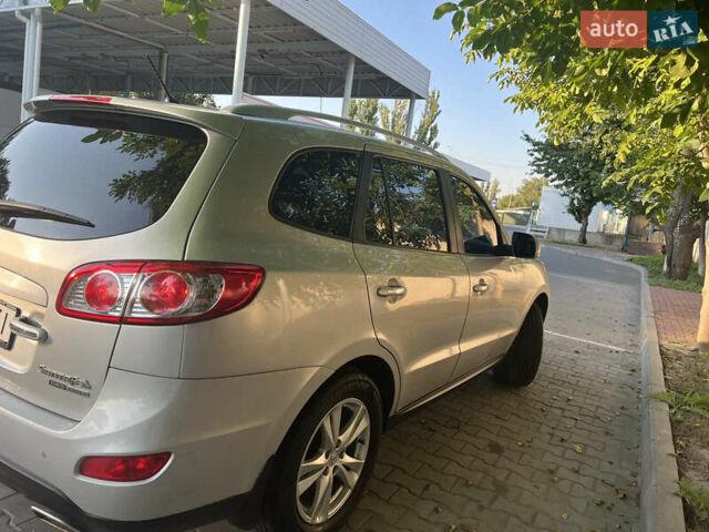 Серый Хендай Санта Фе, объемом двигателя 2.2 л и пробегом 265 тыс. км за 12500 $, фото 1 на Automoto.ua