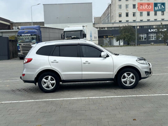 Серый Хендай Санта Фе, объемом двигателя 2.2 л и пробегом 266 тыс. км за 11700 $, фото 7 на Automoto.ua