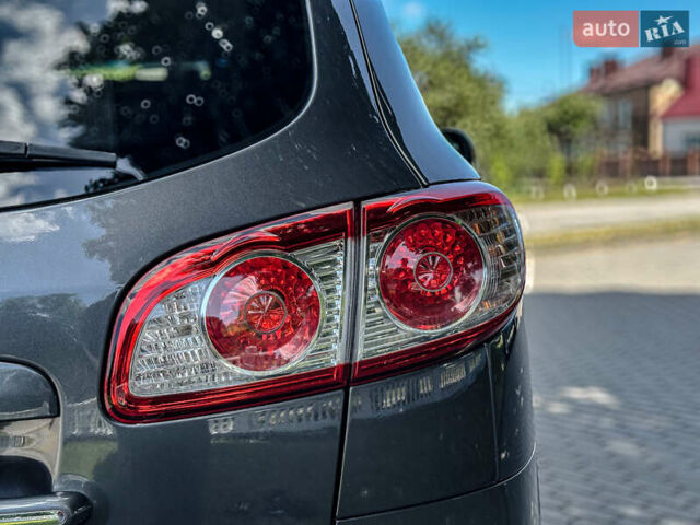 Серый Хендай Санта Фе, объемом двигателя 2.2 л и пробегом 229 тыс. км за 11900 $, фото 46 на Automoto.ua