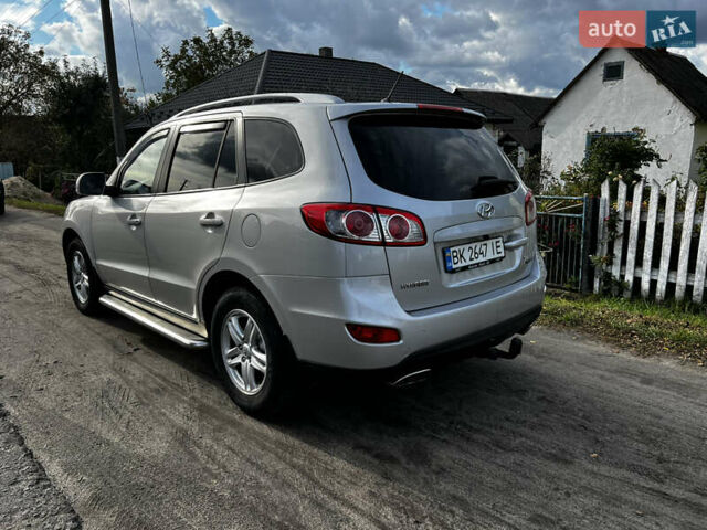 Серый Хендай Санта Фе, объемом двигателя 2.2 л и пробегом 235 тыс. км за 12900 $, фото 12 на Automoto.ua