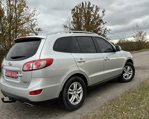 Серый Хендай Санта Фе, объемом двигателя 2.2 л и пробегом 262 тыс. км за 12500 $, фото 12 на Automoto.ua