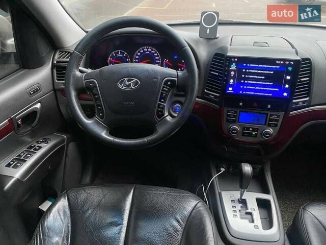 Серый Хендай Санта Фе, объемом двигателя 2 л и пробегом 270 тыс. км за 11900 $, фото 17 на Automoto.ua