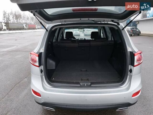 Серый Хендай Санта Фе, объемом двигателя 2.2 л и пробегом 258 тыс. км за 10950 $, фото 16 на Automoto.ua