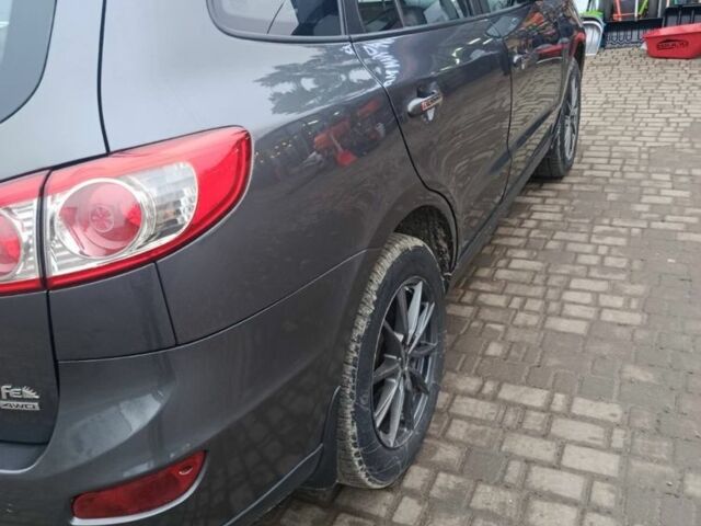 Серый Хендай Санта Фе, объемом двигателя 2.2 л и пробегом 180 тыс. км за 10700 $, фото 4 на Automoto.ua