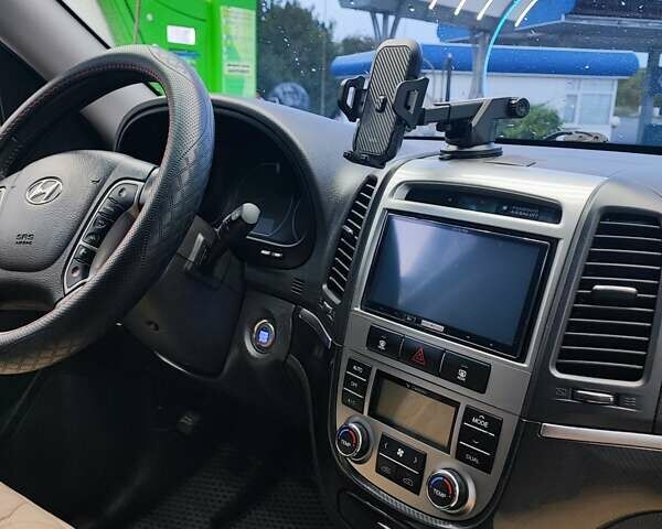 Серый Хендай Санта Фе, объемом двигателя 2.2 л и пробегом 202 тыс. км за 13999 $, фото 26 на Automoto.ua