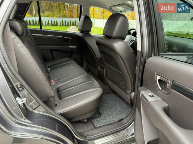 Серый Хендай Санта Фе, объемом двигателя 2.2 л и пробегом 193 тыс. км за 14900 $, фото 12 на Automoto.ua