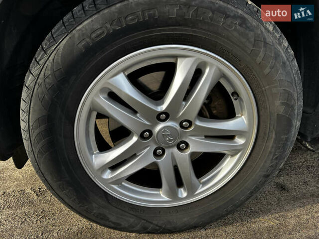 Серый Хендай Санта Фе, объемом двигателя 2.2 л и пробегом 235 тыс. км за 12900 $, фото 28 на Automoto.ua