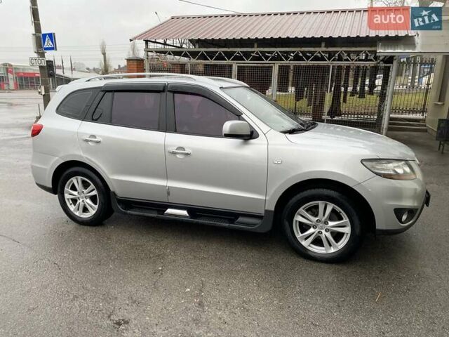 Серый Хендай Санта Фе, объемом двигателя 2 л и пробегом 92 тыс. км за 11900 $, фото 5 на Automoto.ua