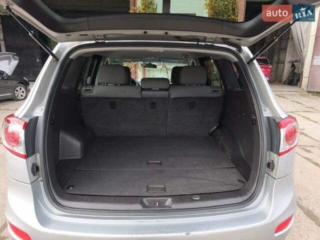 Серый Хендай Санта Фе, объемом двигателя 2.4 л и пробегом 160 тыс. км за 7700 $, фото 1 на Automoto.ua