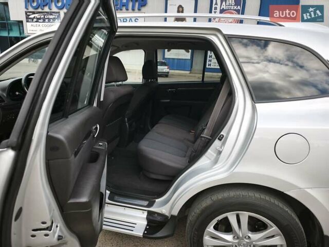 Серый Хендай Санта Фе, объемом двигателя 2.2 л и пробегом 258 тыс. км за 11450 $, фото 19 на Automoto.ua