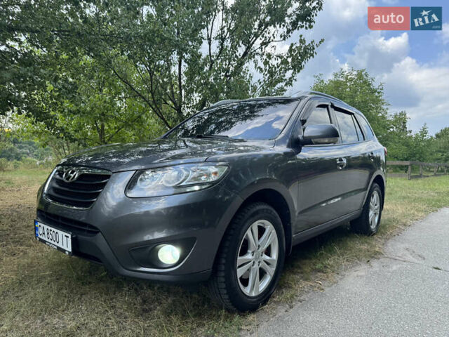 Серый Хендай Санта Фе, объемом двигателя 2.4 л и пробегом 226 тыс. км за 11700 $, фото 1 на Automoto.ua