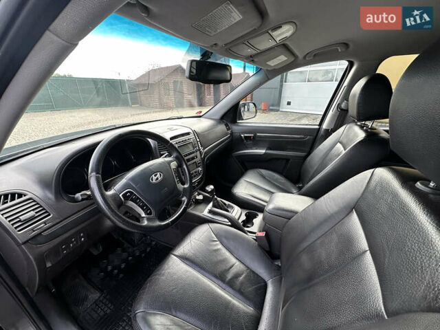 Сірий Хендай Санта Фе, об'ємом двигуна 2.2 л та пробігом 296 тис. км за 10800 $, фото 17 на Automoto.ua