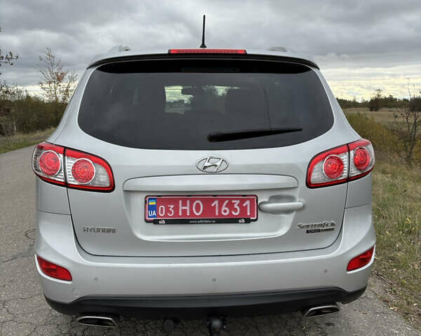 Серый Хендай Санта Фе, объемом двигателя 2.2 л и пробегом 262 тыс. км за 12500 $, фото 9 на Automoto.ua