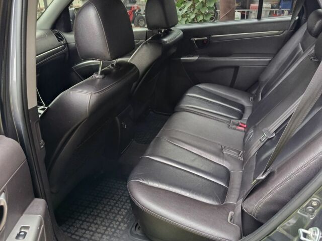 Серый Хендай Санта Фе, объемом двигателя 0 л и пробегом 406 тыс. км за 9057 $, фото 1 на Automoto.ua