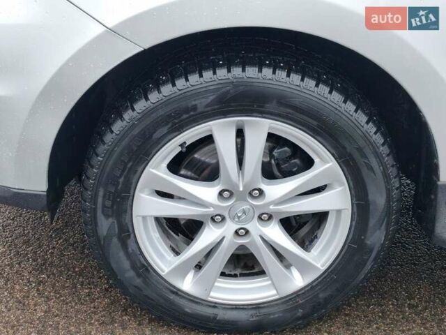 Серый Хендай Санта Фе, объемом двигателя 2.2 л и пробегом 258 тыс. км за 10950 $, фото 18 на Automoto.ua