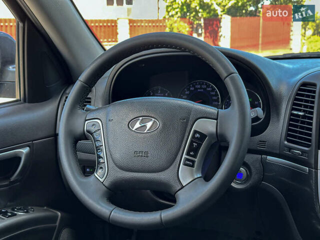 Серый Хендай Санта Фе, объемом двигателя 2.2 л и пробегом 229 тыс. км за 11900 $, фото 90 на Automoto.ua