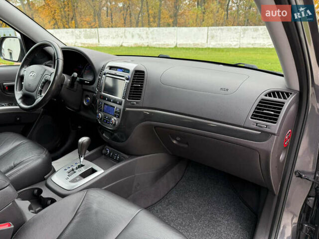 Серый Хендай Санта Фе, объемом двигателя 2.2 л и пробегом 193 тыс. км за 14900 $, фото 16 на Automoto.ua