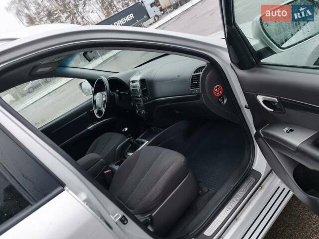 Серый Хендай Санта Фе, объемом двигателя 2.2 л и пробегом 258 тыс. км за 10950 $, фото 21 на Automoto.ua