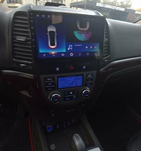 Серый Хендай Санта Фе, объемом двигателя 2 л и пробегом 250 тыс. км за 10800 $, фото 12 на Automoto.ua