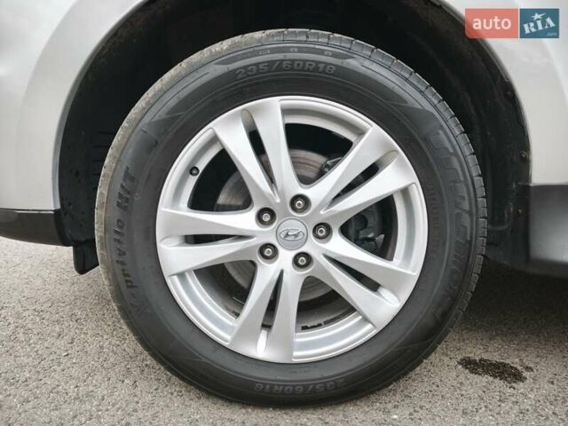 Серый Хендай Санта Фе, объемом двигателя 2.2 л и пробегом 258 тыс. км за 11450 $, фото 3 на Automoto.ua