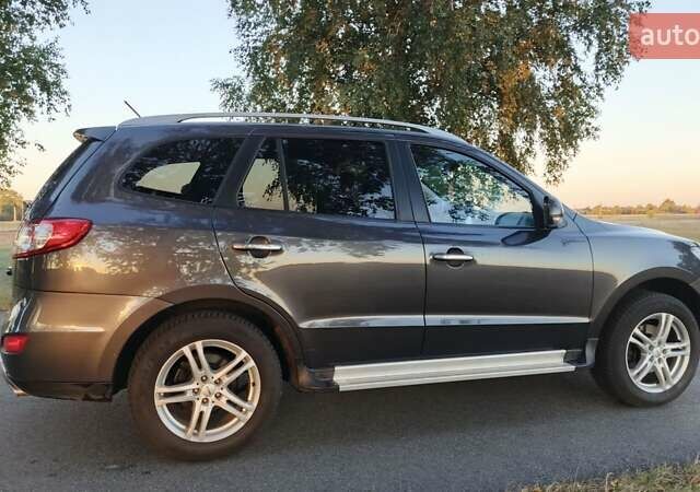 Серый Хендай Санта Фе, объемом двигателя 2.2 л и пробегом 222 тыс. км за 12500 $, фото 3 на Automoto.ua