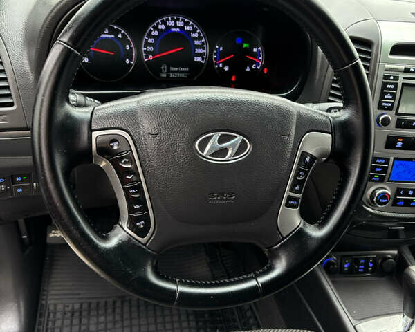 Серый Хендай Санта Фе, объемом двигателя 2.2 л и пробегом 262 тыс. км за 12500 $, фото 16 на Automoto.ua