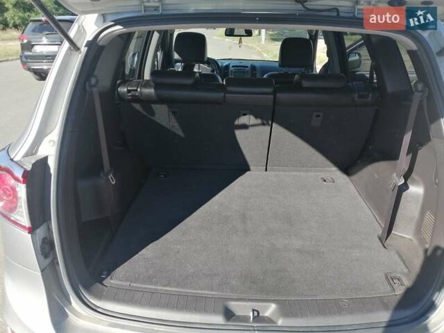 Серый Хендай Санта Фе, объемом двигателя 2 л и пробегом 370 тыс. км за 12200 $, фото 14 на Automoto.ua