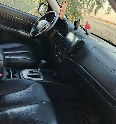 Серый Хендай Санта Фе, объемом двигателя 2.2 л и пробегом 222 тыс. км за 12500 $, фото 6 на Automoto.ua