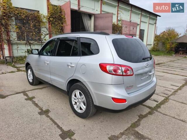 Серый Хендай Санта Фе, объемом двигателя 2.4 л и пробегом 160 тыс. км за 7700 $, фото 8 на Automoto.ua