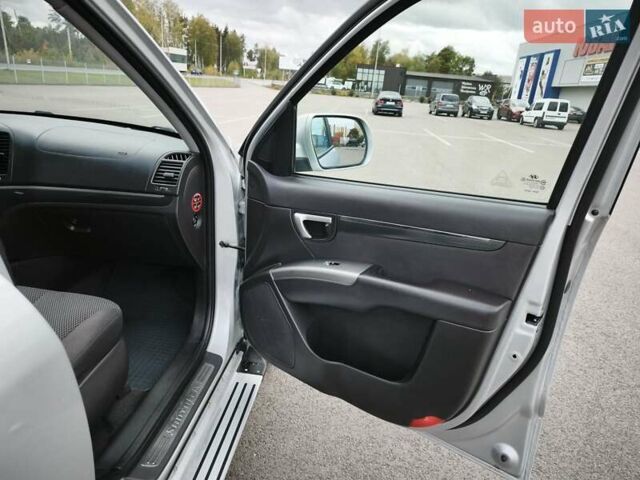 Серый Хендай Санта Фе, объемом двигателя 2.2 л и пробегом 258 тыс. км за 11450 $, фото 23 на Automoto.ua